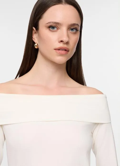Ženska majica slim fit s barčastim izrezom