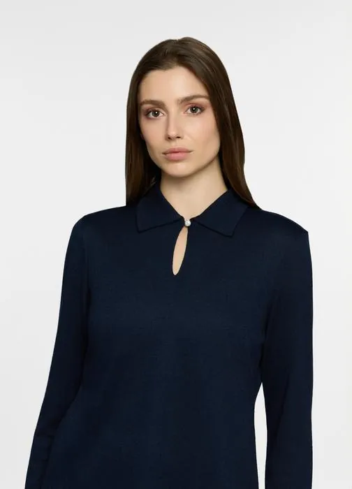 Bluza s kapljastim izrezom i gumbom